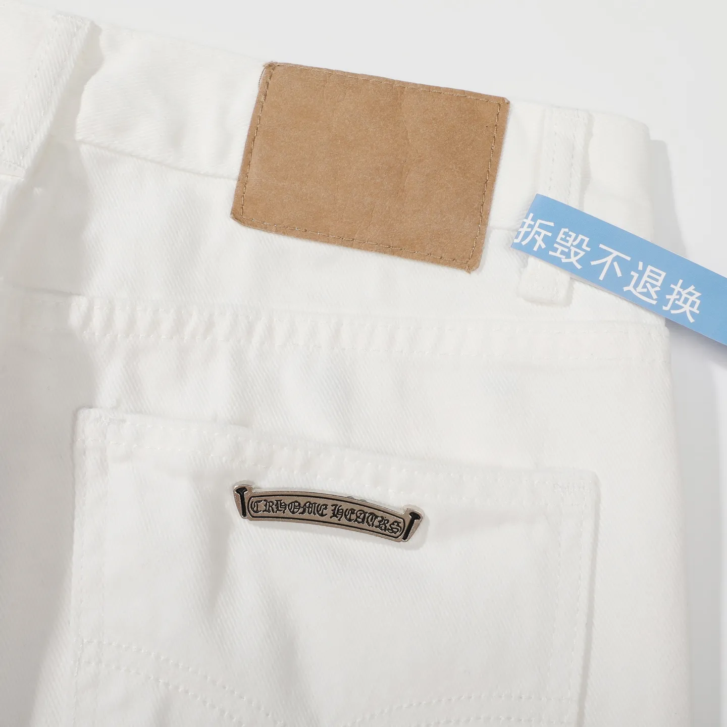P240 Chrome Hearts Chrome Hearts 2025 New Ice Blue Cross Patch Leather Couple Style Washed Loose Jeans. Styles with different wash textures are very friendly to people with thin legs and thick legs. The straight and loose version is very flattering to the leg shape. The timeless moderate length makes it easy to match casually. It is the basis of various styles and is a must-have in the wardrobe! The fabric is stiff but also makes the upper body soft without losing texture. The washing process is even more perfect. It is a must-have item for everyone! ! ! Size: 28/30/32/34 Waist: 73/78/83/88 Hips: 99/104/109/114 Pants length: 102/104/106/108